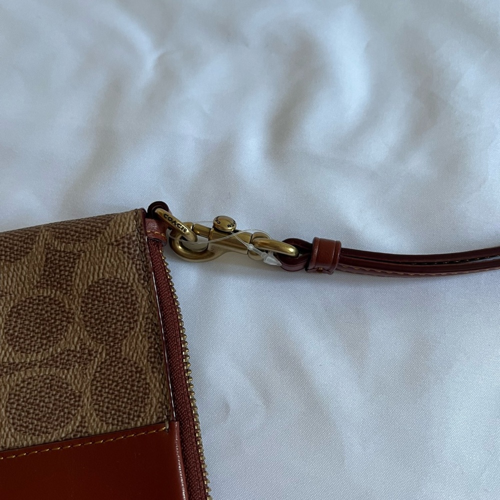 Coach Essential Small Wristlet Signature Canvas - Picture 5 of 6
